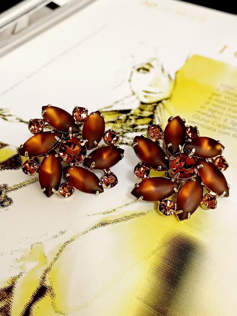 vintage jewelry  古董棕色霧感萊茵花卉夾式耳環