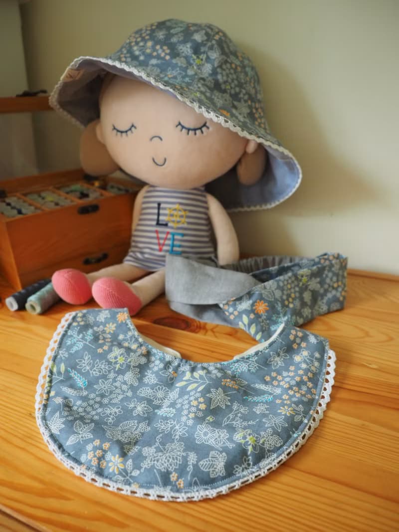 手作雙面淺藍碎花圖案/淺藍拼灰帽子髮帶及圍巾禮物套裝