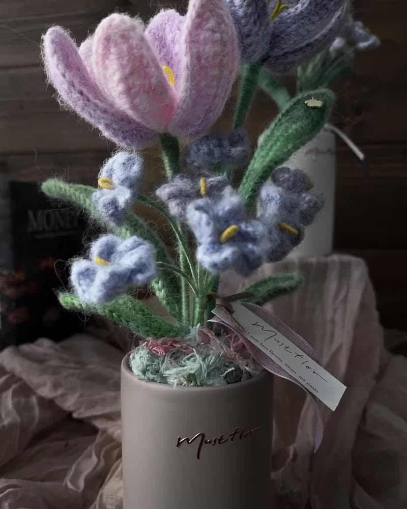 Mustflor-馬海毛鬱金香與勿忘我盆花-手工針織花