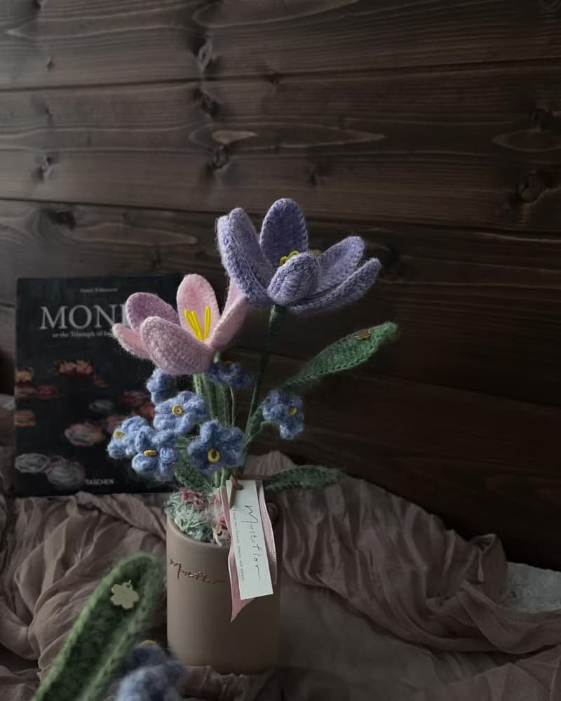 Mustflor-馬海毛鬱金香與勿忘我盆花-手工針織花