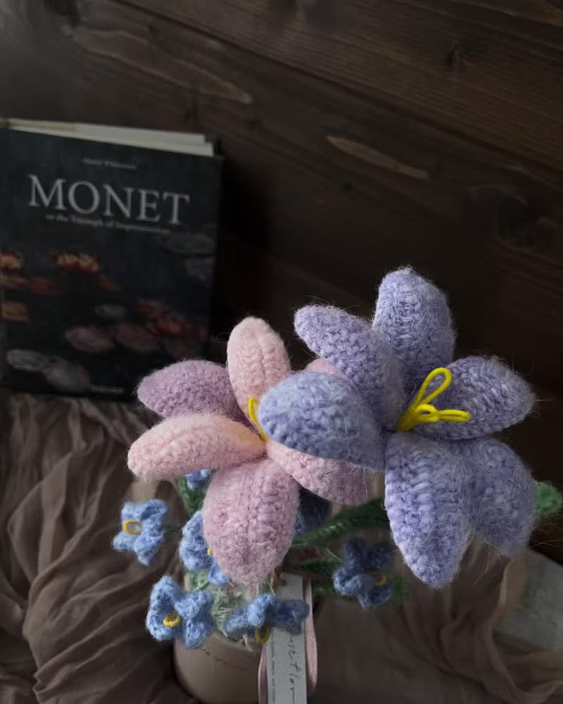 Mustflor-馬海毛鬱金香與勿忘我盆花-手工針織花