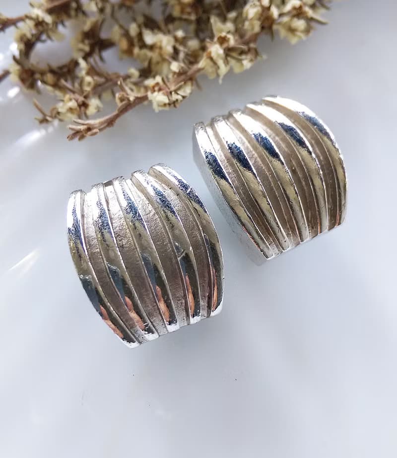 Vintage Jewelry 西洋古董飾品 Napier 銀色調 簡約寬版 夾式耳環
