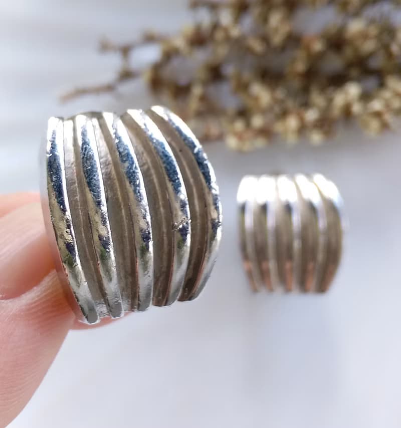 Vintage Jewelry 西洋古董飾品 Napier 銀色調 簡約寬版 夾式耳環