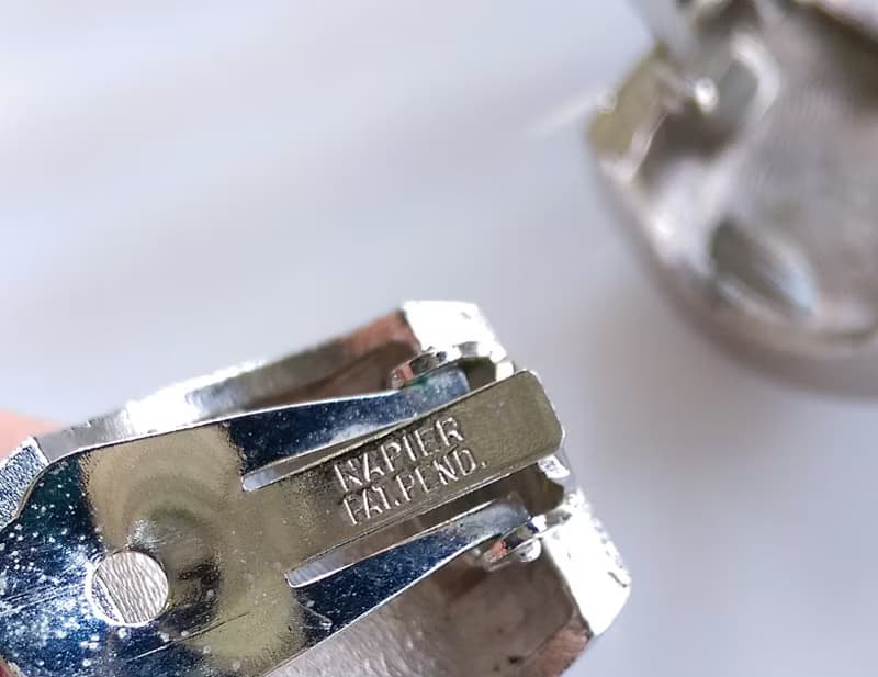 Vintage Jewelry 西洋古董飾品 Napier 銀色調 簡約寬版 夾式耳環