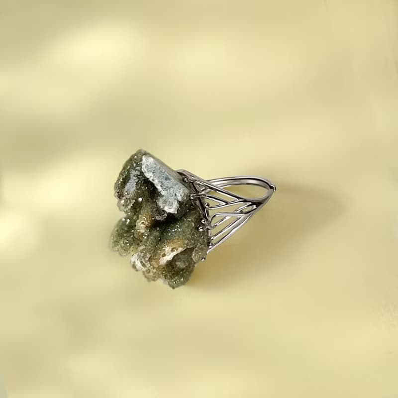 綠色水晶 活口戒指 隨形原石標本 星光閃片晶簇手工指環 S925銀