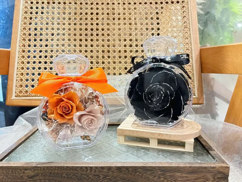 快速出貨【香水瓶花藝_黑曜香影】母親節/畢業季/香水瓶/壓克力
