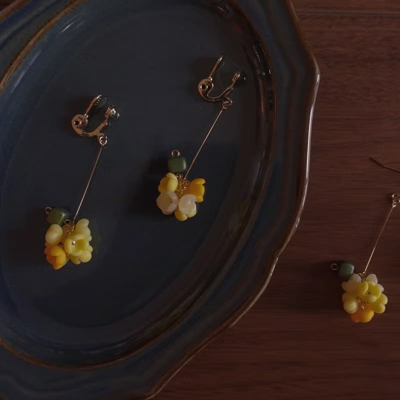TeaTime  深秋夢游微閃奶黃色花團 限定  兩種長度  耳環 耳夾