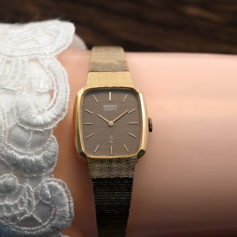 送料無料 SEIKO 女性用腕時計 クォーツ ブラウン 1978年製造 金メッキ劣化 手錶 古董錶 復古手錶 日本直送