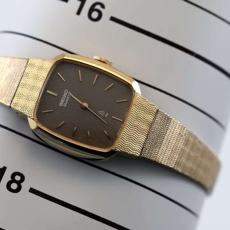 送料無料 SEIKO 女性用腕時計 クォーツ ブラウン 1978年製造 金メッキ劣化 手錶 古董錶 復古手錶 日本直送