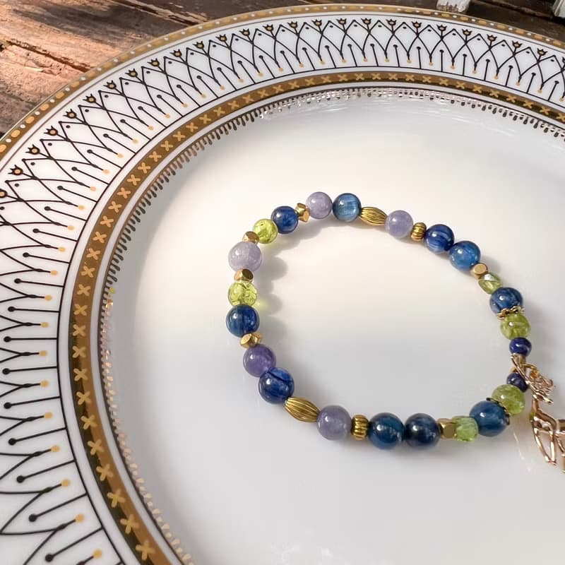 【湖水畔雄鹿挺身守護】橄欖石 坦桑石 藍晶石 水晶手鍊