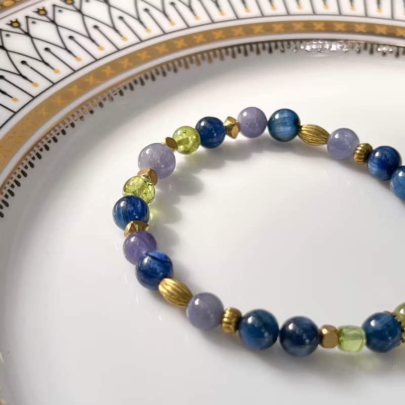 【湖水畔雄鹿挺身守護】橄欖石 坦桑石 藍晶石 水晶手鍊