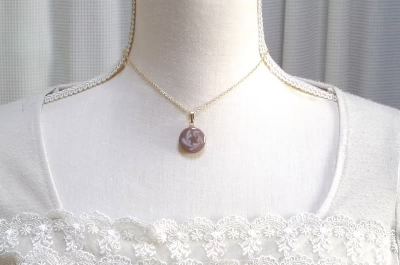 レジンアート　ラテアート風のラウンドペンダント・チョコレート