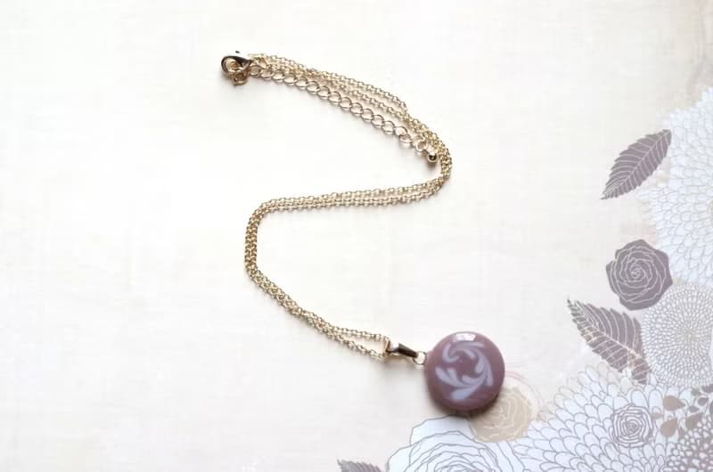 レジンアート　ラテアート風のラウンドペンダント・チョコレート