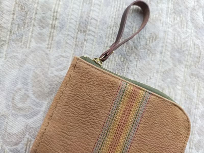 Pinkoi 代購 -  刺繡皮革錢包「彩虹繡」淺棕米色（山羊皮革）雙折☆迷你錢包☆