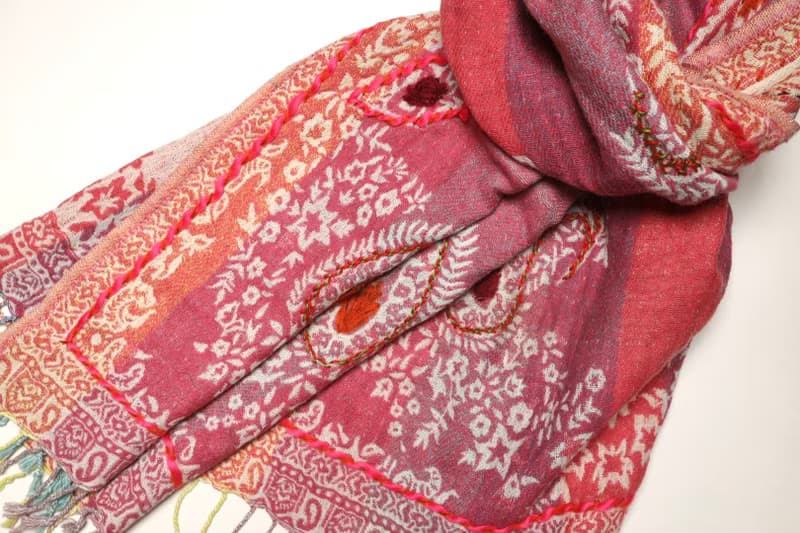 【畢業禮物】喀什米爾水煮羊毛手工刺繡圍巾披肩粉桃紫橘腰果花