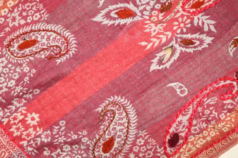 【畢業禮物】喀什米爾水煮羊毛手工刺繡圍巾披肩粉桃紫橘腰果花