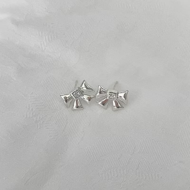 haime witty ribbon earring (3mm cubic)