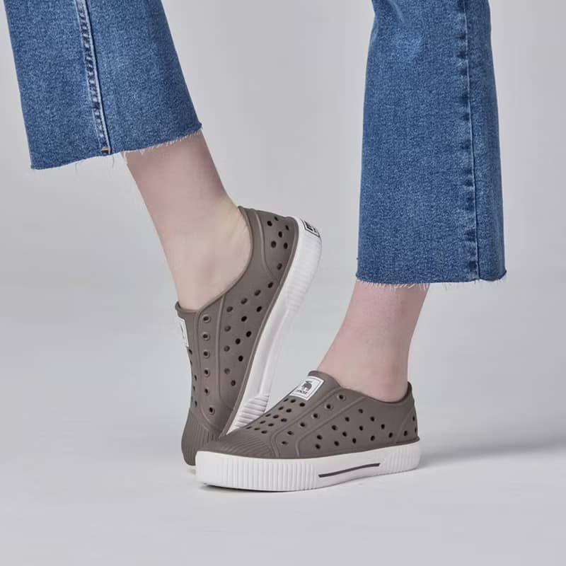 moz瑞典 駝鹿 雙色洞洞餅乾水鞋 (巧克力) 舒適厚底-附鞋扣