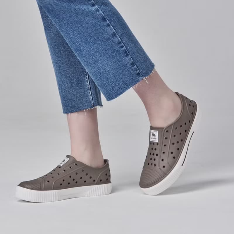 moz瑞典 駝鹿 雙色洞洞餅乾水鞋 (巧克力) 舒適厚底-附鞋扣