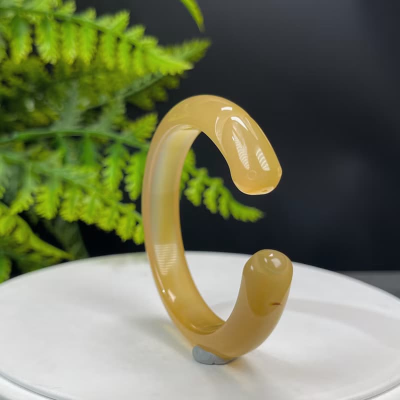 精品 黃色瑪瑙開口手鐲 52MM 冰潤起光手工雕刻萌兔 招財財運繁榮