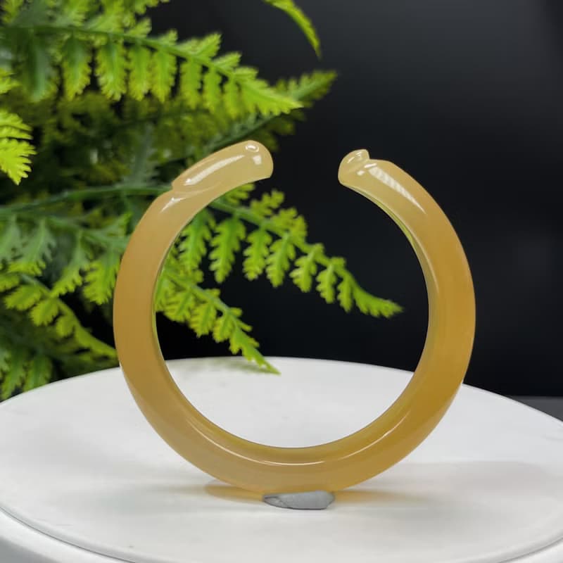 精品 黃色瑪瑙開口手鐲 52MM 冰潤起光手工雕刻萌兔 招財財運繁榮