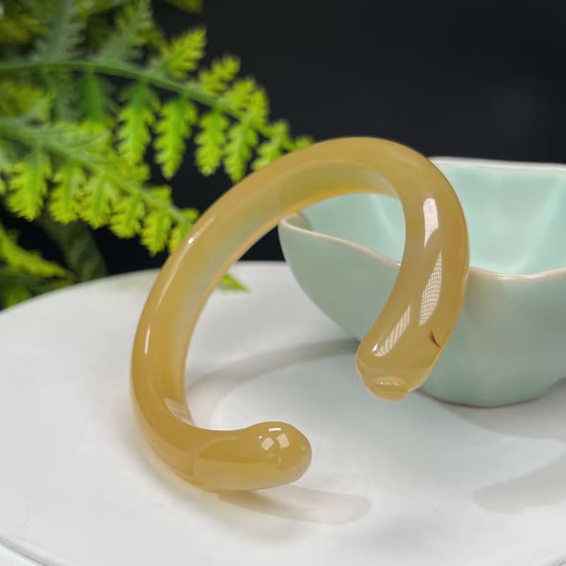 精品 黃色瑪瑙開口手鐲 52MM 冰潤起光手工雕刻萌兔 招財財運繁榮
