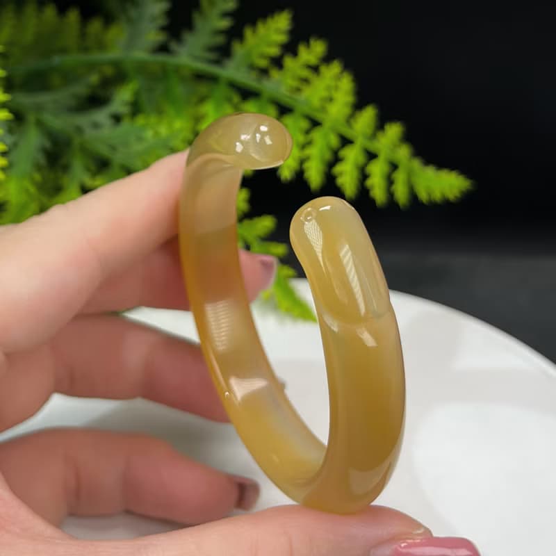 精品 黃色瑪瑙開口手鐲 52MM 冰潤起光手工雕刻萌兔 招財財運繁榮