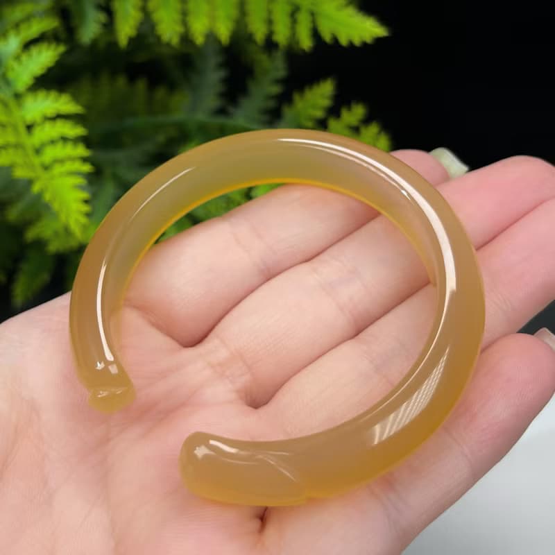 精品 黃色瑪瑙開口手鐲 52MM 冰潤起光手工雕刻萌兔 招財財運繁榮