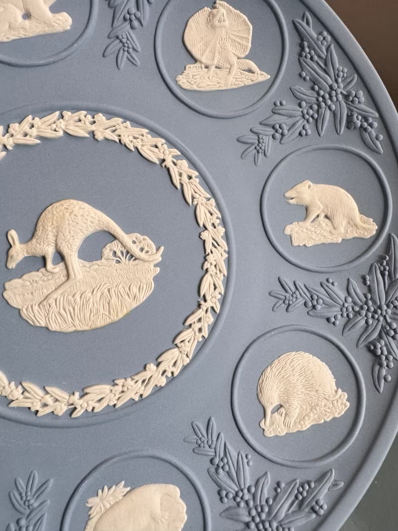 金銀寶貝  英國製經典瓷器 WEDGWOOD 藍白經典澳洲動物陶瓷盤子