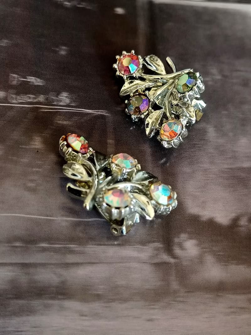 vintage jewelry 儷人銀色極光萊茵花卉 夾式耳環