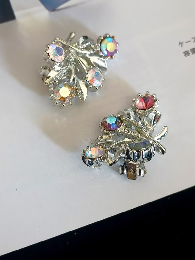 vintage jewelry 儷人銀色極光萊茵花卉 夾式耳環