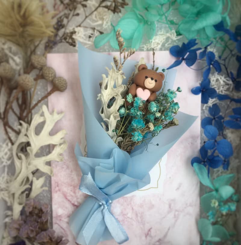 Eudora House 尤朵拉小屋 海水藍 永生花 迷你小熊花束、卡片