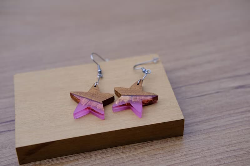 【星空耳釘】木作工藝 / 木作飾品 / 耳釘 / 樹脂材質 / 女孩配件