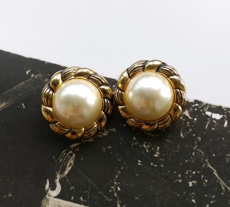 【西洋古董飾品 】金色調  優雅仿珠  雙波紋 夾式耳環