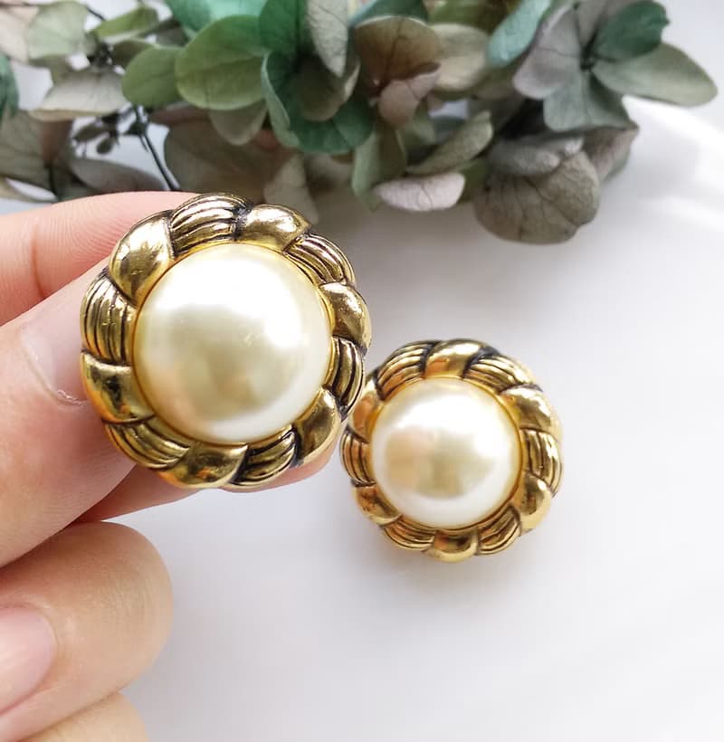 【西洋古董飾品 】金色調  優雅仿珠  雙波紋 夾式耳環