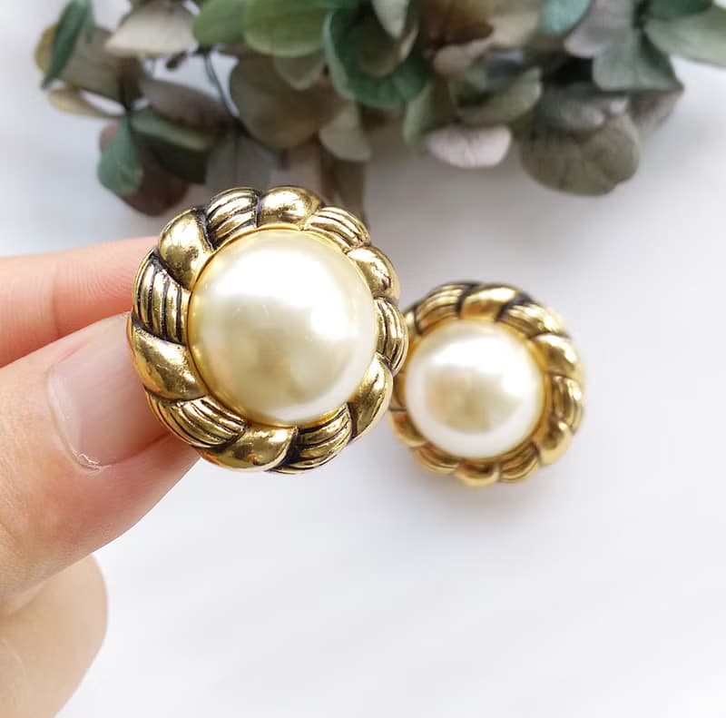 【西洋古董飾品 】金色調  優雅仿珠  雙波紋 夾式耳環