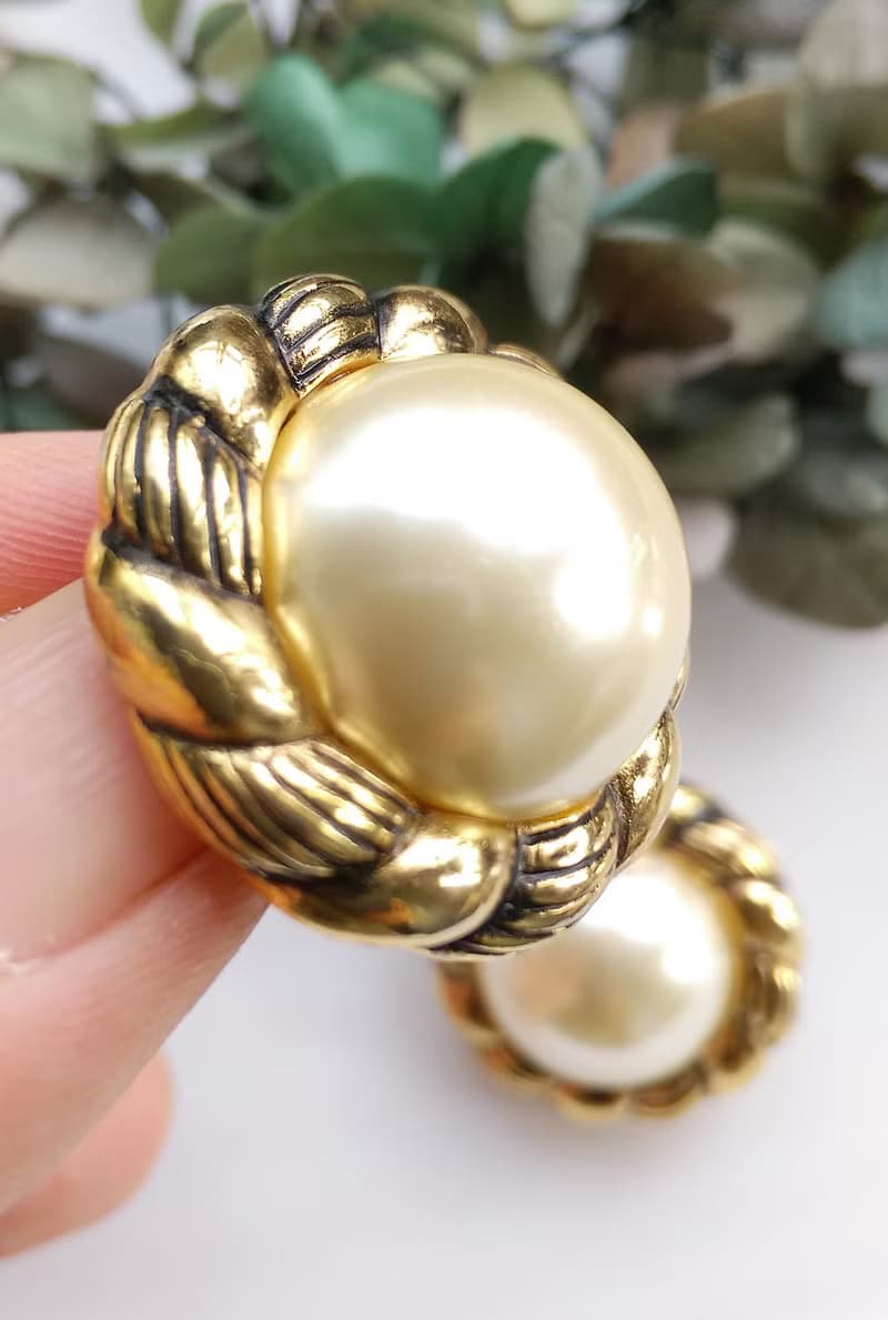 【西洋古董飾品 】金色調  優雅仿珠  雙波紋 夾式耳環