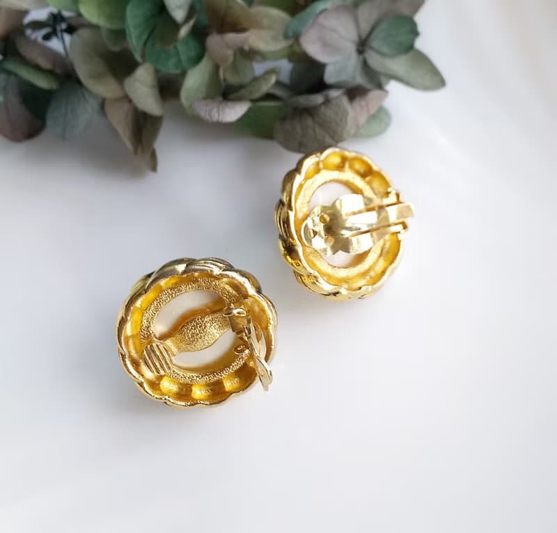 【西洋古董飾品 】金色調  優雅仿珠  雙波紋 夾式耳環