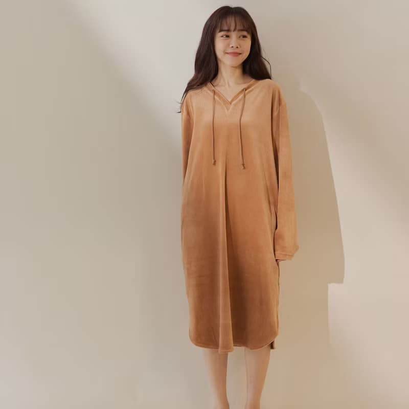 UMORFIL膠原蛋白燈芯絨V領連身裙-共2色