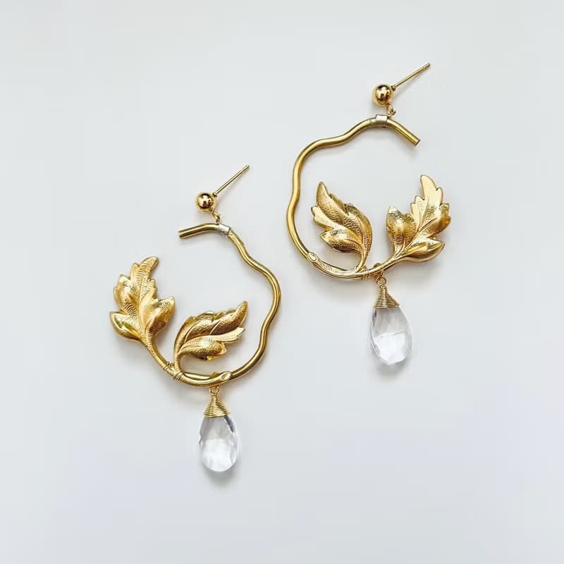 葉っぱとクリスタルガラス ピアス(イヤリング)