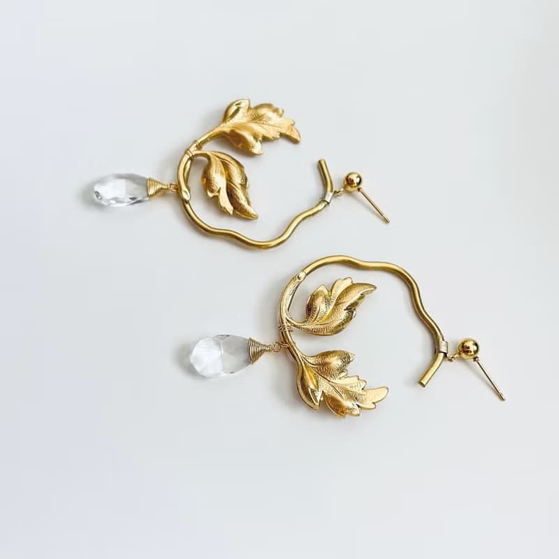葉っぱとクリスタルガラス ピアス(イヤリング)
