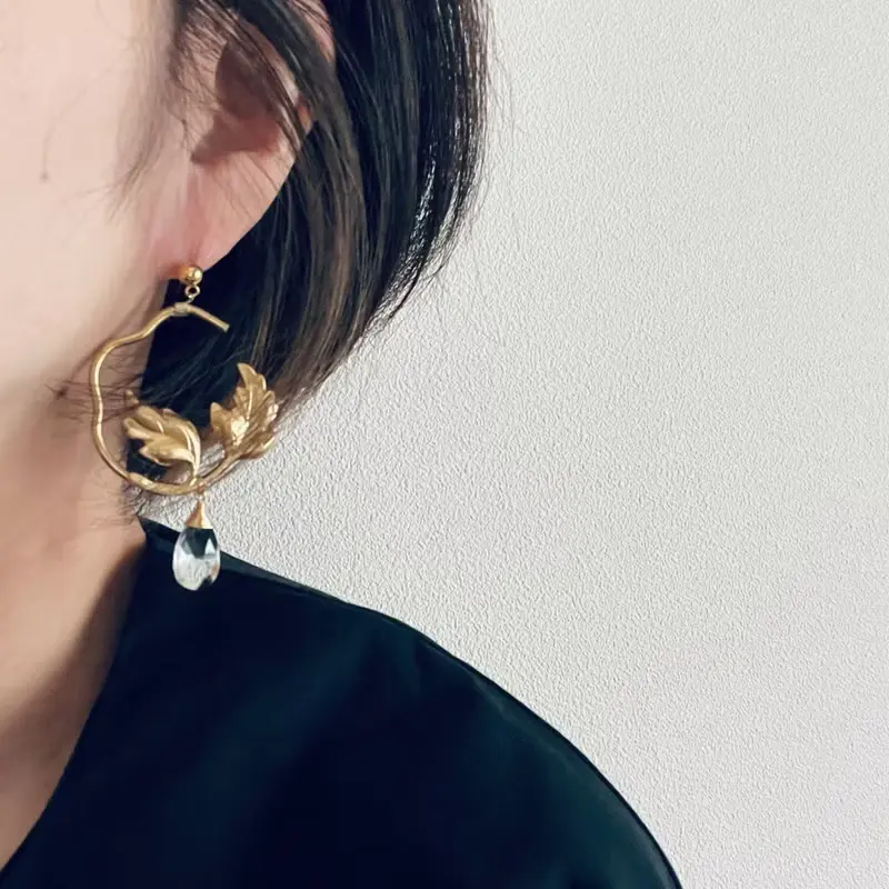 葉っぱとクリスタルガラス ピアス(イヤリング)