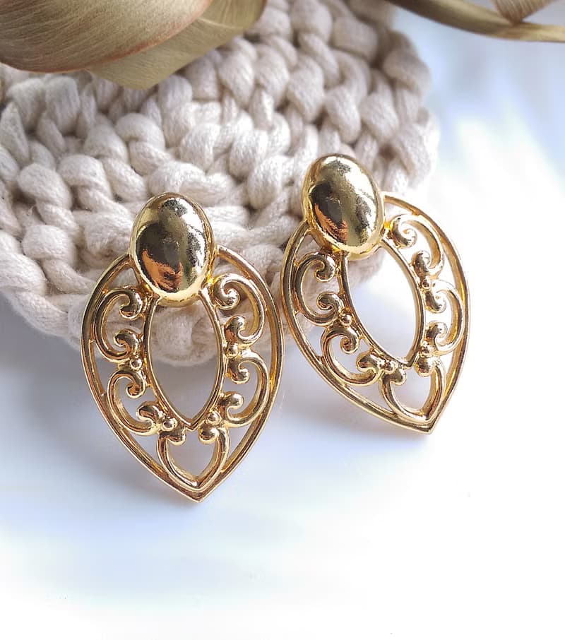 Vintage Jewelry 西洋古董飾品 AVON 金色調 簍空 優美 針式耳環