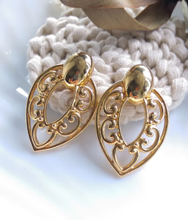 Vintage Jewelry 西洋古董飾品 AVON 金色調 簍空 優美 針式耳環