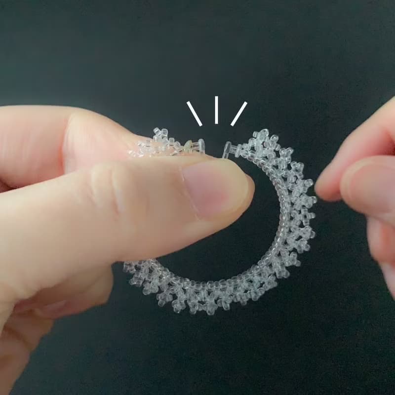 雪の結晶レースのイヤリング(ノンホールピアス)【透明】