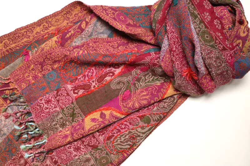 【畢業禮物】喀什米爾水煮羊毛手工刺繡圍巾披肩粉桃紫橘暗花藤