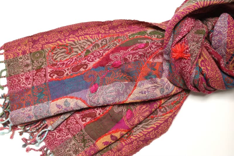 【畢業禮物】喀什米爾水煮羊毛手工刺繡圍巾披肩粉桃紫橘暗花藤