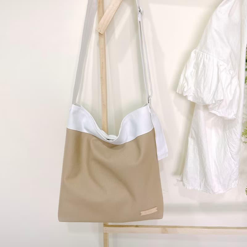 文青拼色 大容量輕量隨性肩背 斜跨包 LAZY BAG  #82水洗淺褐色