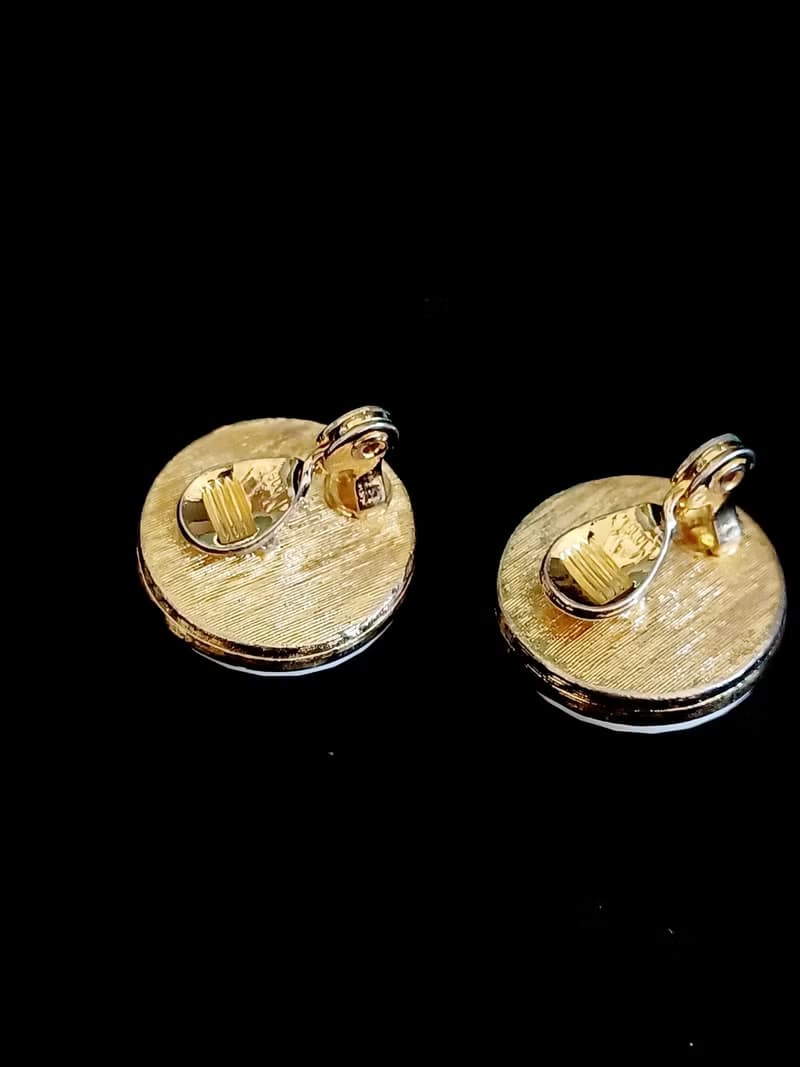 vintage jewelry  Monet 半球形立體格紋賽珞珞 夾式耳環