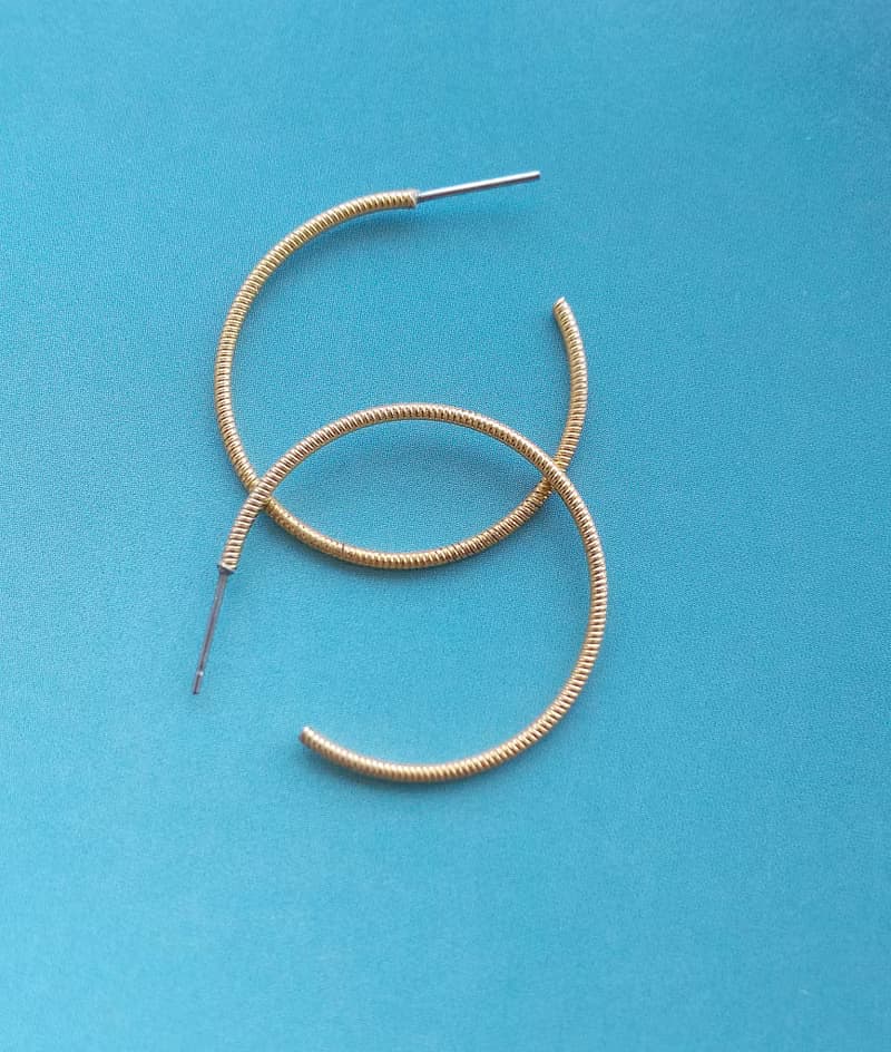 Vintage Jewelry 西洋古董飾品  細版金線金刷紋 C圈 針式耳環
